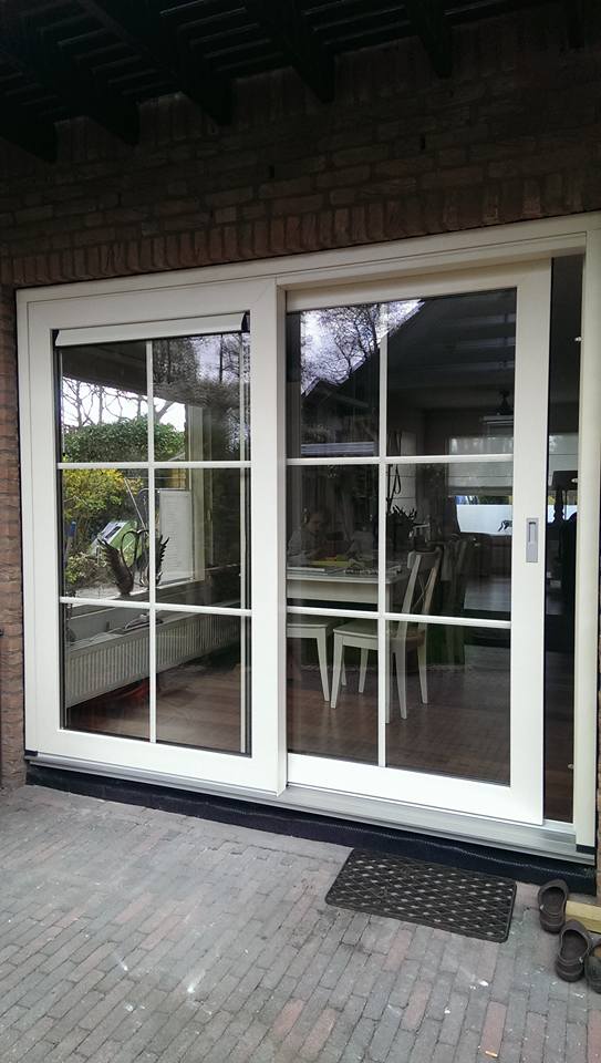 kunststof-konijnen-Hefschuifpui-met-12-vakken-glasroeders